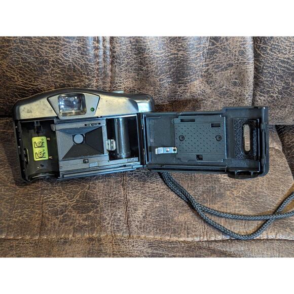 Pentax PC-33 35mm Camera Silver Black 30mm Lens Point & Shoot w Case Untested - Picture 3 of 5